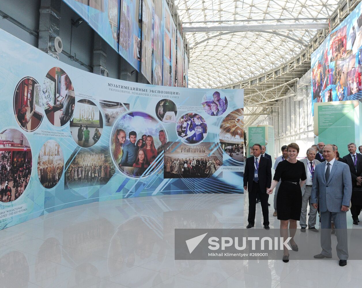 President Vladimir Putin meets with students and teachers of Sirius Center for Gifted Children on Knowledge Day