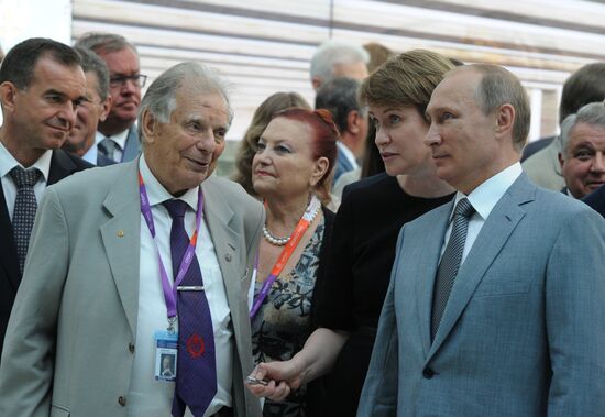 President Vladimir Putin meets with students and teachers of Sirius Center for Gifted Children on Knowledge Day