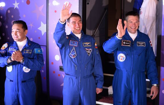 Launch of Soyuz TMA-18M spacecraft with crew of long-term expedition 45/46 to the ISS