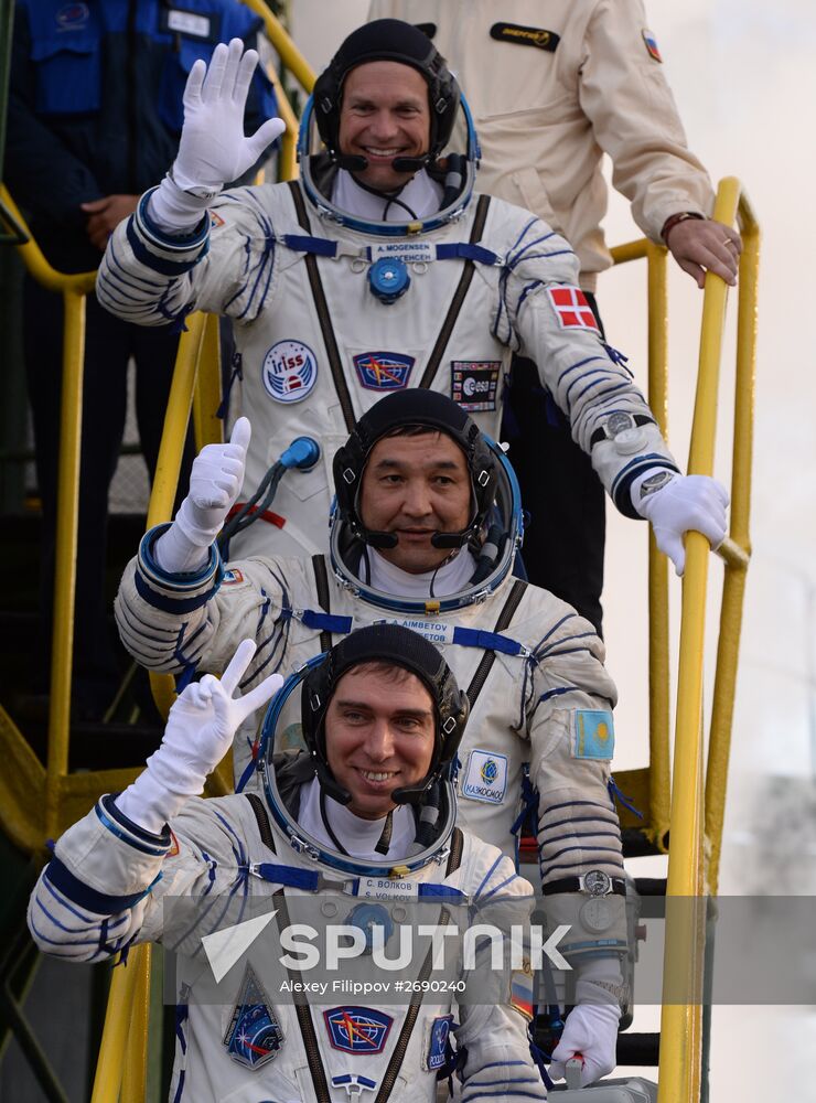 Launch of Soyuz TMA-18M spacecraft with crew of long-term expedition 45/46 to the ISS
