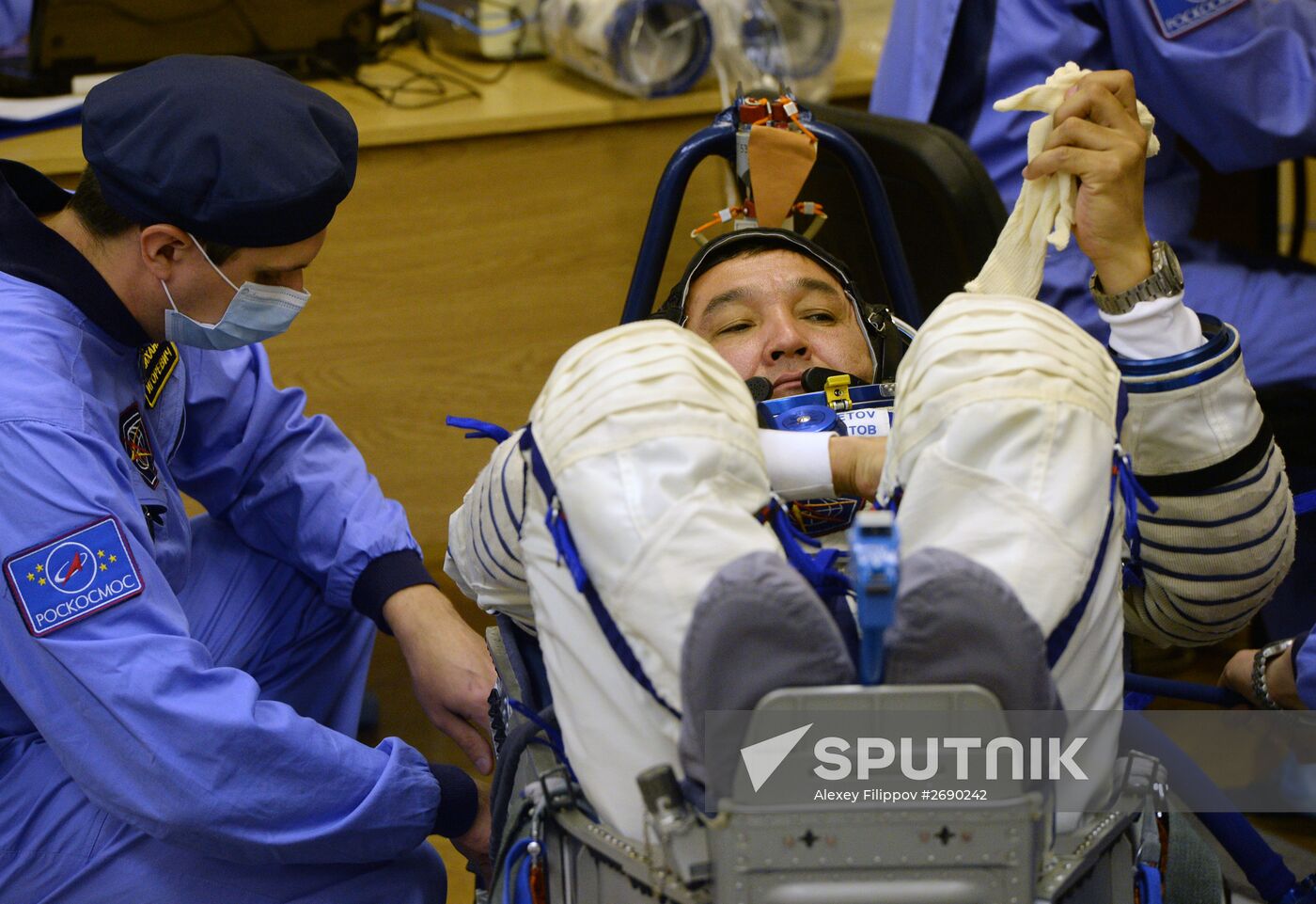 Launch of Soyuz TMA-18M spacecraft with crew of long-term expedition 45/46 to the ISS