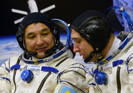 Launch of Soyuz TMA-18M spacecraft with crew of long-term expedition 45/46 to the ISS