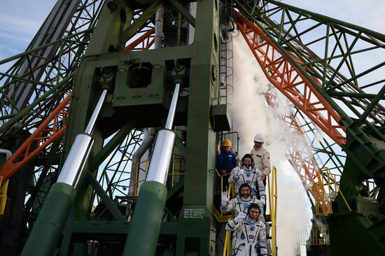 Launch of Soyuz TMA-18M spacecraft with crew of long-term expedition 45/46 to the ISS