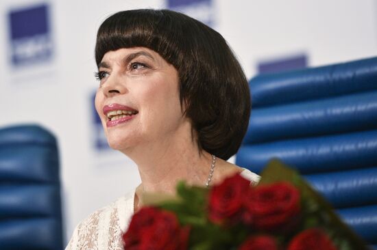 News conference by Mireille Mathieu