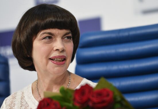 News conference by Mireille Mathieu