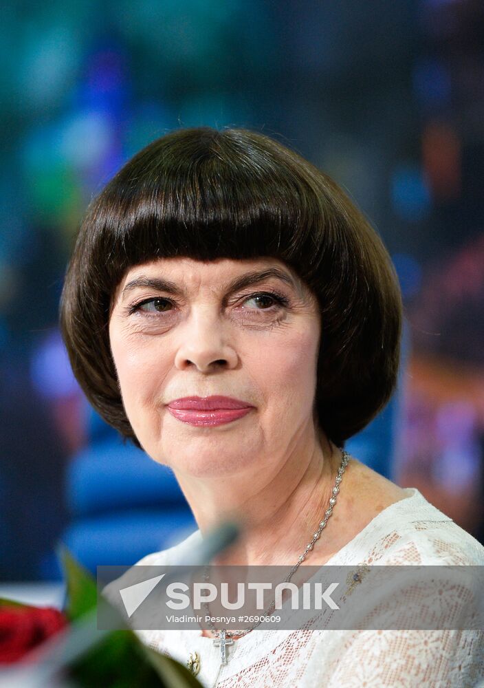 News conference by Mireille Mathieu