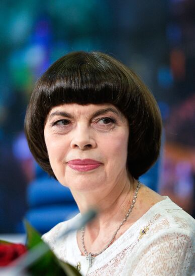 News conference by Mireille Mathieu