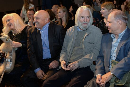 Chekhov Moscow Art Theater's company meeting