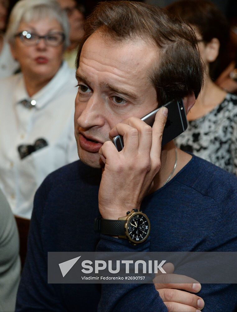 Chekhov Moscow Art Theater's company meeting