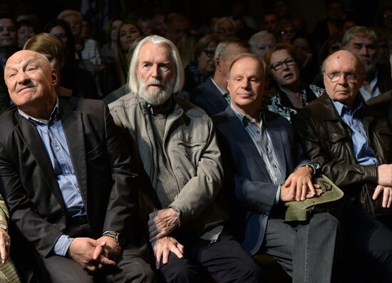 Chekhov Moscow Art Theater's company meeting