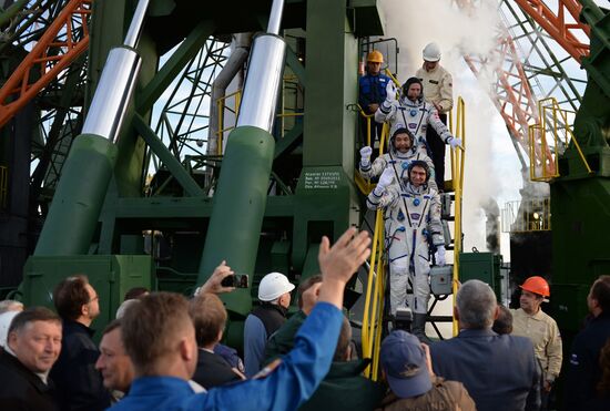 Launch of Soyuz TMA-18M spacecraft with crew of long-term expedition 45/46 to the ISS