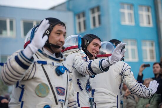 Launch of Soyuz TMA-18M spacecraft with crew of long-term expedition 45/46 to the ISS