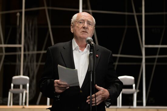 Lenkom Theater company meeting