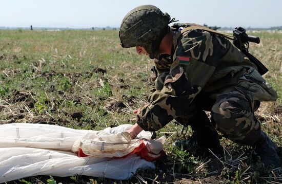 Paratroopers from Serbia, Russia, Belarus hold drill in Krasnodar region