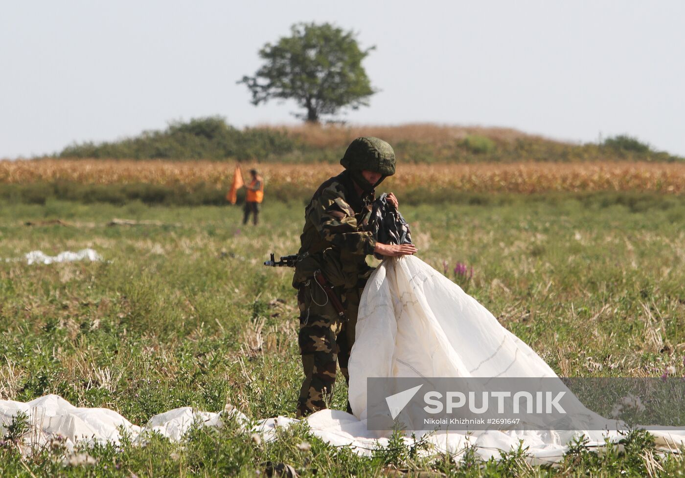 Paratroopers from Serbia, Russia, Belarus hold drill in Krasnodar region