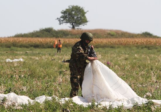 Paratroopers from Serbia, Russia, Belarus hold drill in Krasnodar region