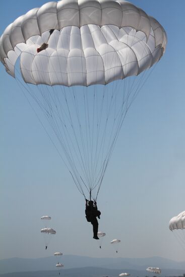 Paratroopers from Serbia, Russia, Belarus hold drill in Krasnodar region