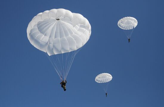 Paratroopers from Serbia, Russia, Belarus hold drill in Krasnodar region