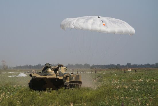 Paratroopers from Serbia, Russia, Belarus hold drill in Krasnodar region