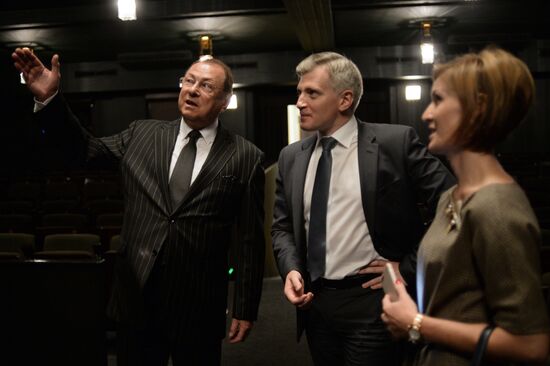 Lenkom Theater company meeting