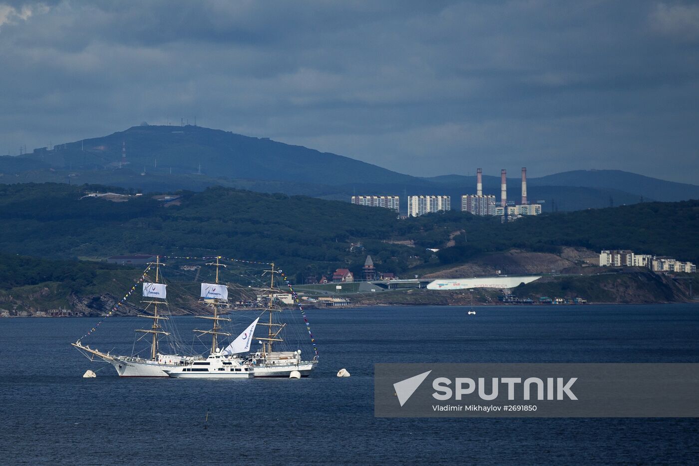 Nadezhda tall ship ff Russky Island