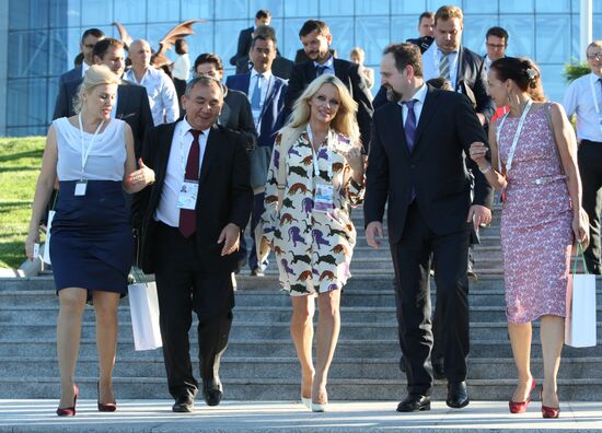 Laying Russia's Alley on Russky Island