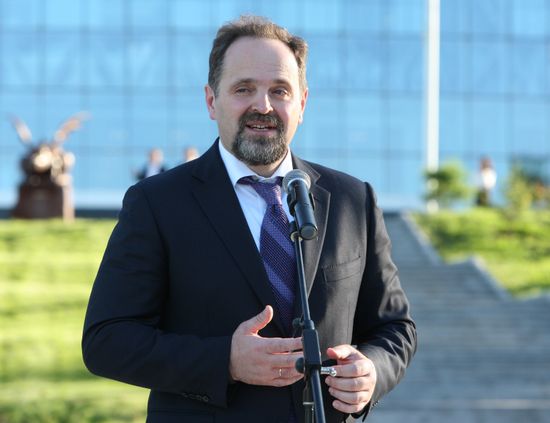Laying Russia's Alley on Russky Island