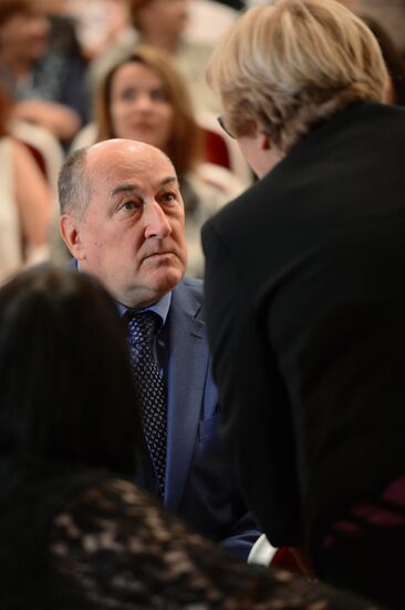 Maly Theater company meeting