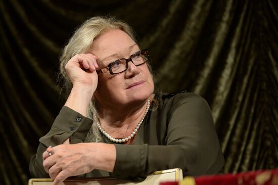 Maly Theater company meeting