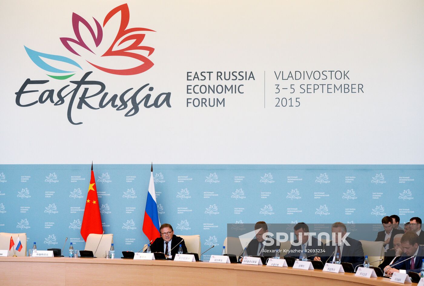 Country dialogue Russia-China at Eastern Economic Forum
