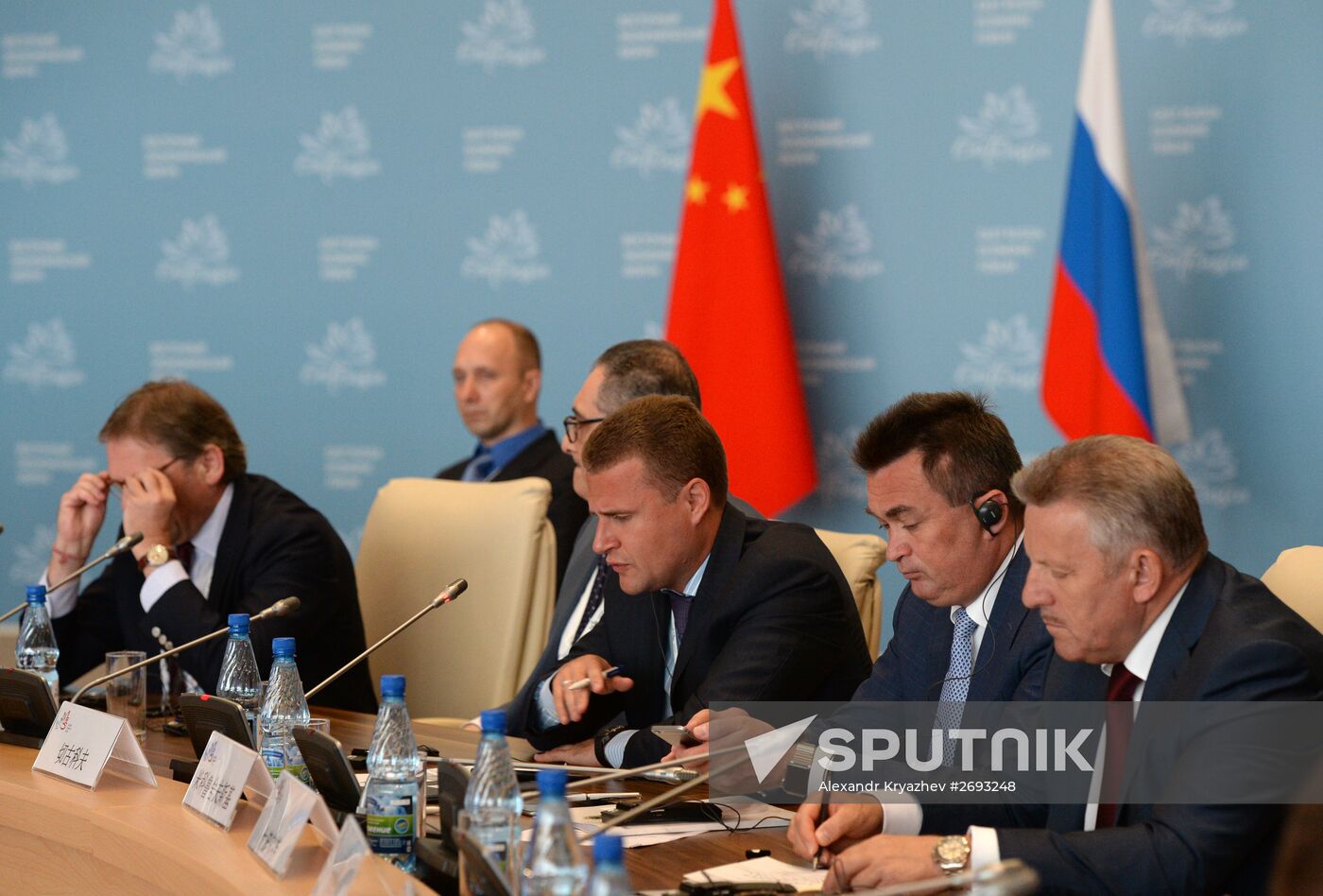 Country dialogue Russia-China at Eastern Economic Forum