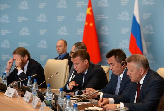 Country dialogue Russia-China at Eastern Economic Forum