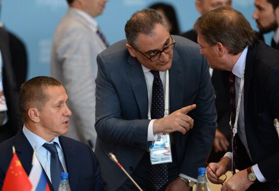 Country dialogue Russia-China at Eastern Economic Forum