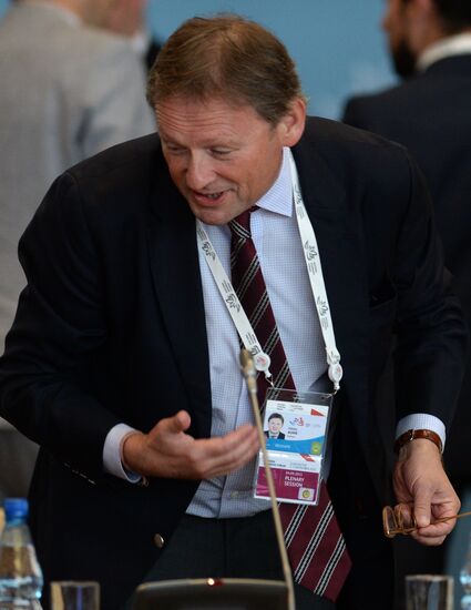 Country dialogue Russia-China at Eastern Economic Forum