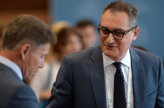 Country dialogue Russia-China at Eastern Economic Forum