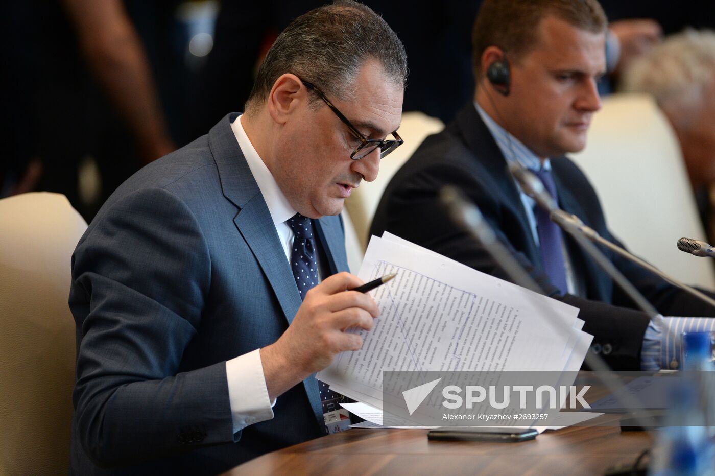 Country dialogue Russia-China at Eastern Economic Forum