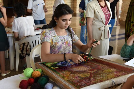 Folk arts fair in Dushanbe