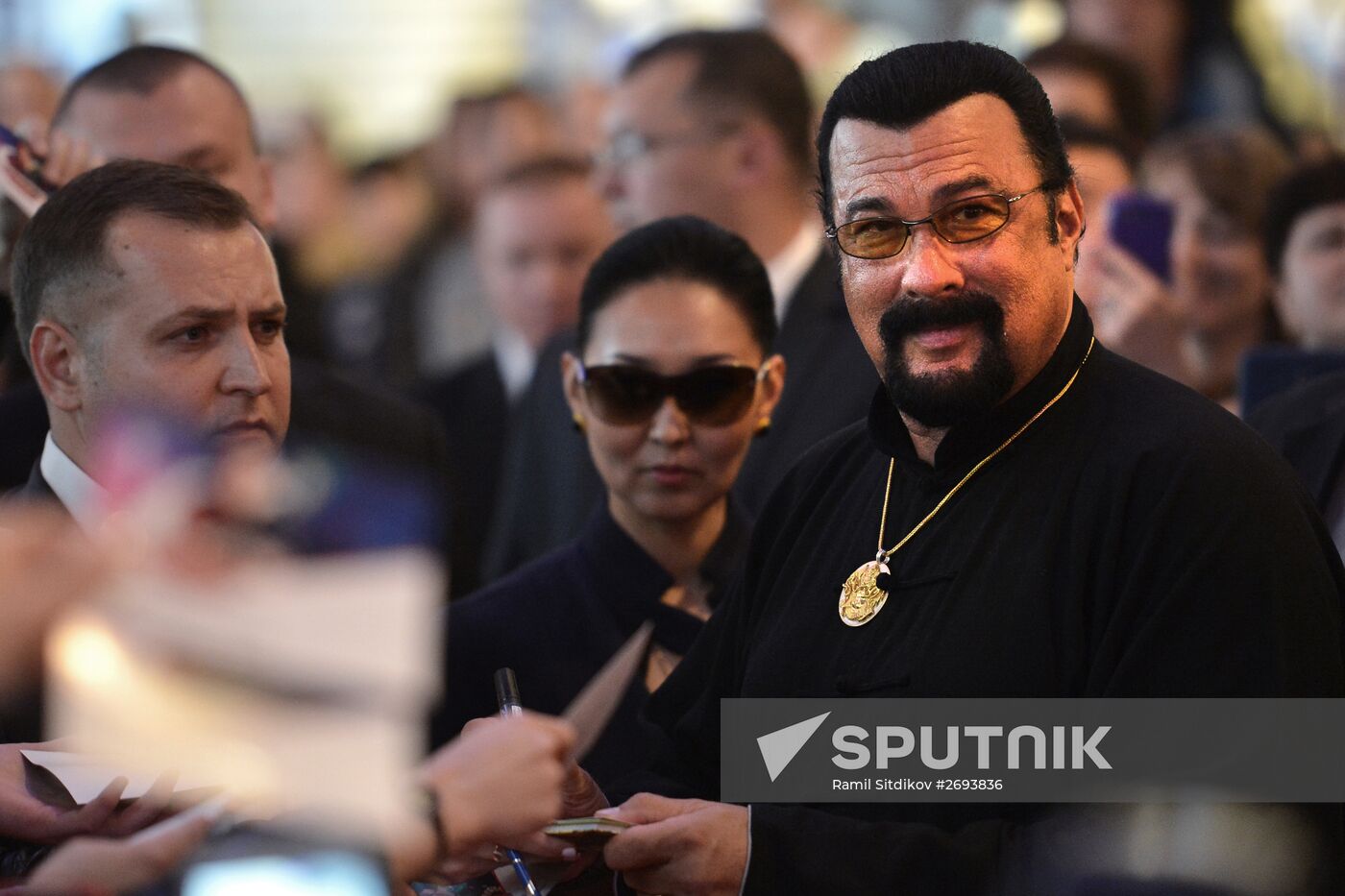 Steven Seagal puts autograph on his personal star in Moscow's Alley of Glory