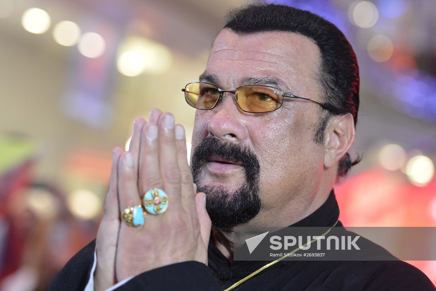 Steven Seagal puts autograph on his personal star in Moscow's Alley of Glory