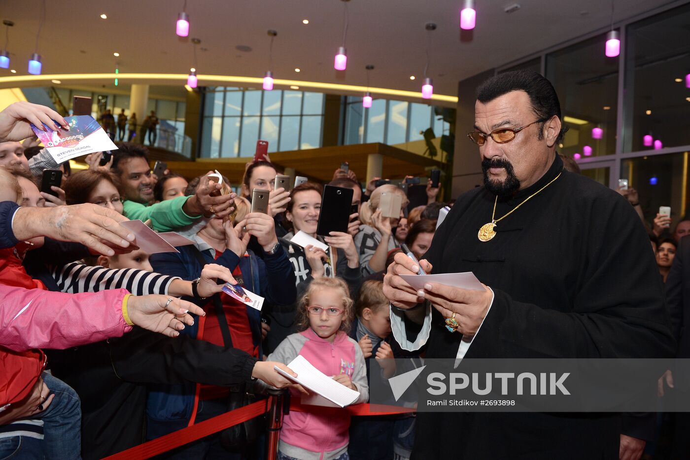 Steven Seagal puts autograph on his personal star in Moscow's Alley of Glory