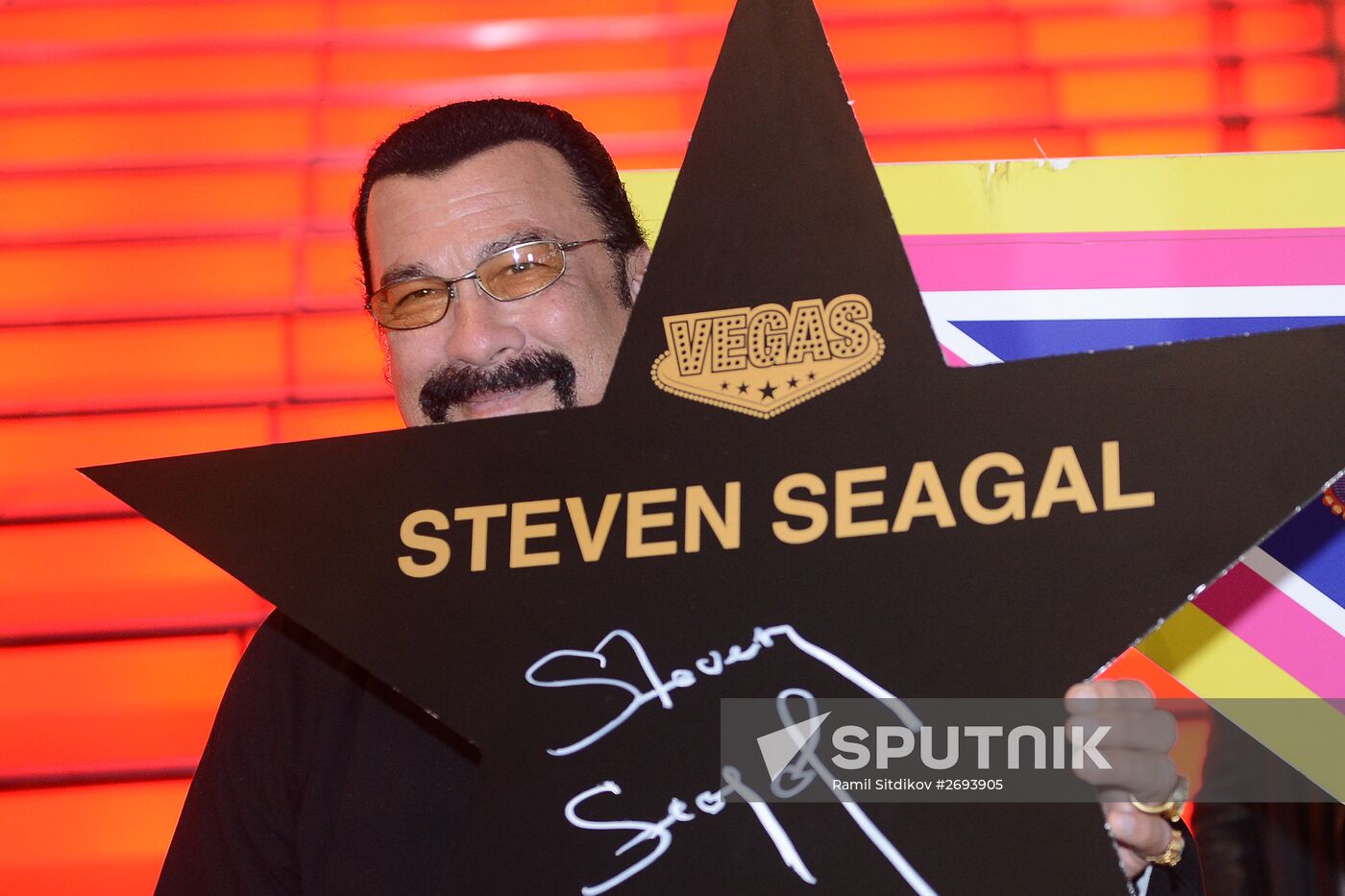 Steven Seagal puts autograph on his personal star in Moscow's Alley of Glory