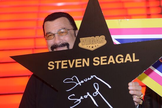 Steven Seagal puts autograph on his personal star in Moscow's Alley of Glory
