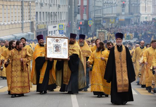 Patriarch Kirill heads religious procession honoring St. Peter