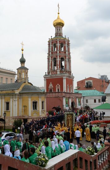 Patriarch Kirill heads religious procession honoring Saint Peter