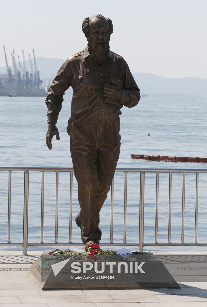 Monument to Alexander Solzhenitsyn opened in Vladivostok