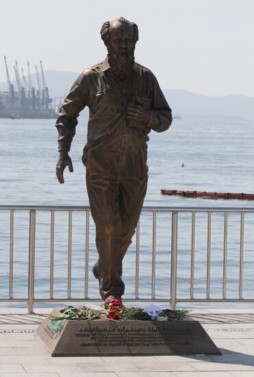 Monument to Alexander Solzhenitsyn opened in Vladivostok
