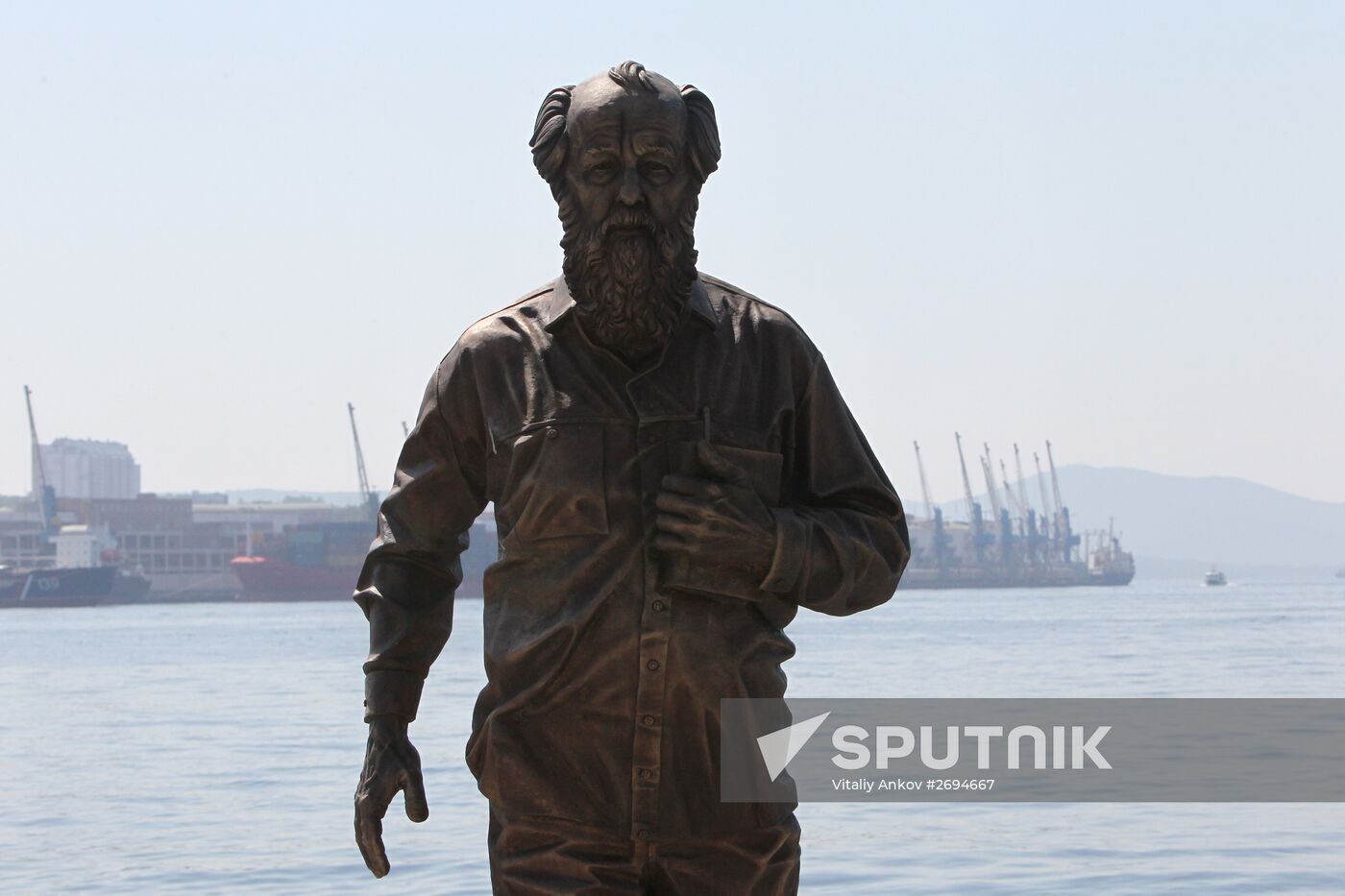 Monument to Alexander Solzhenitsyn opened in Vladivostok