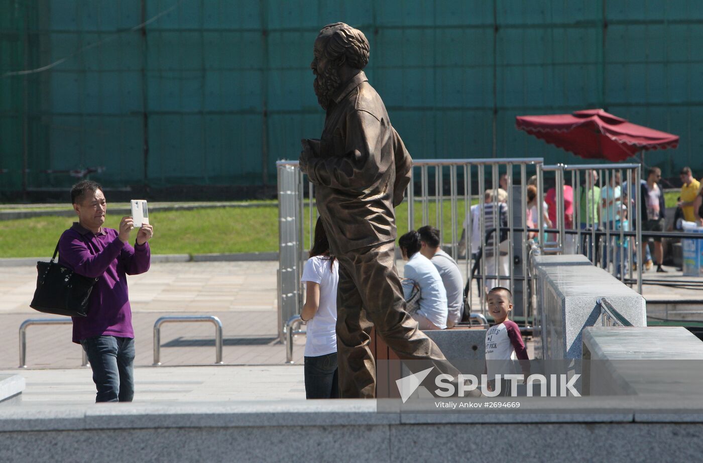 Monument to Alexander Solzhenitsyn opened in Vladivostok