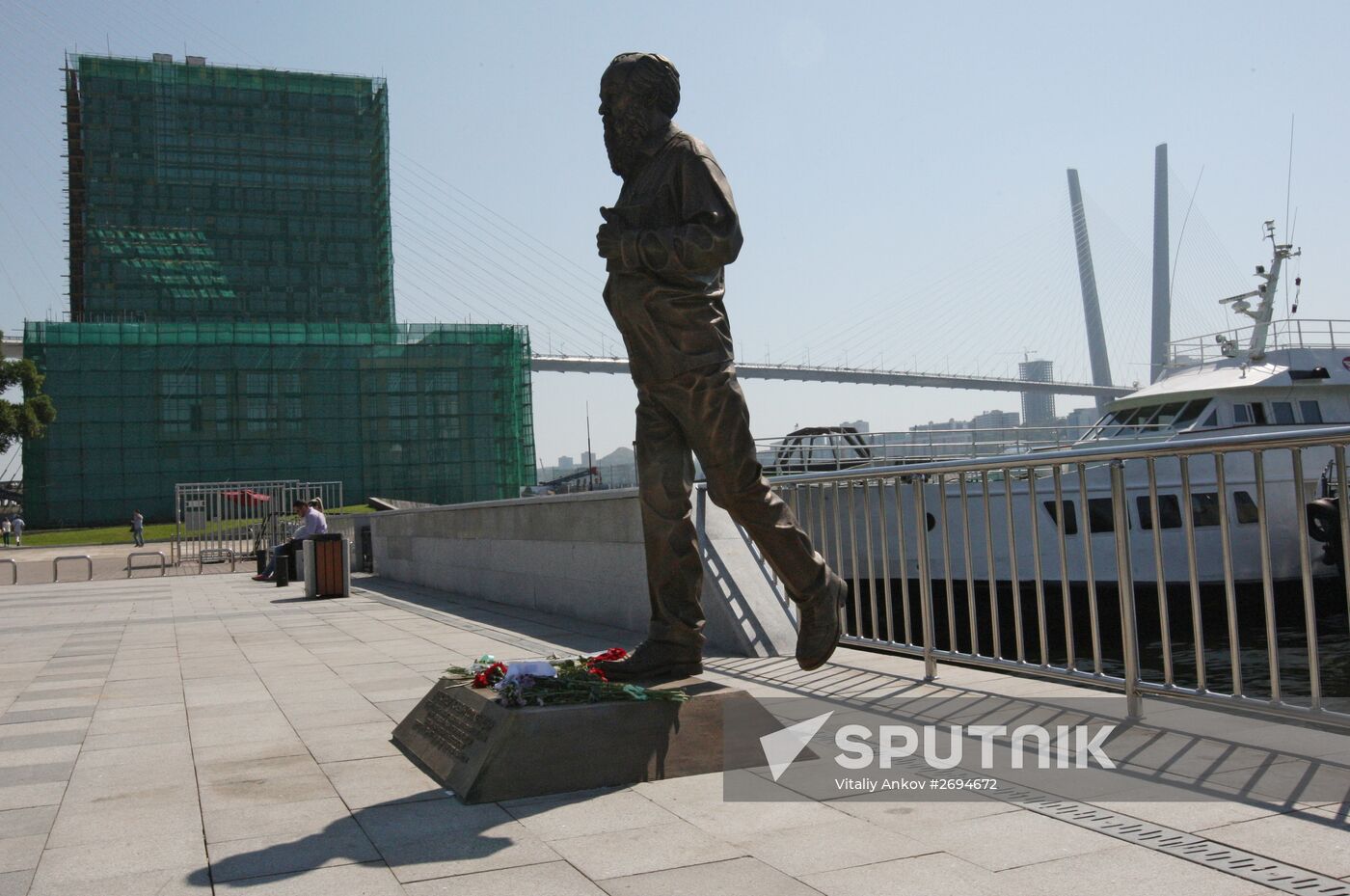 Monument to Alexander Solzhenitsyn opened in Vladivostok