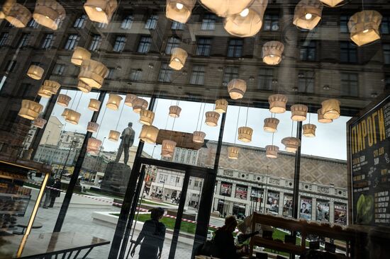 Moscow's renovated Triumfalnaya Square reopens